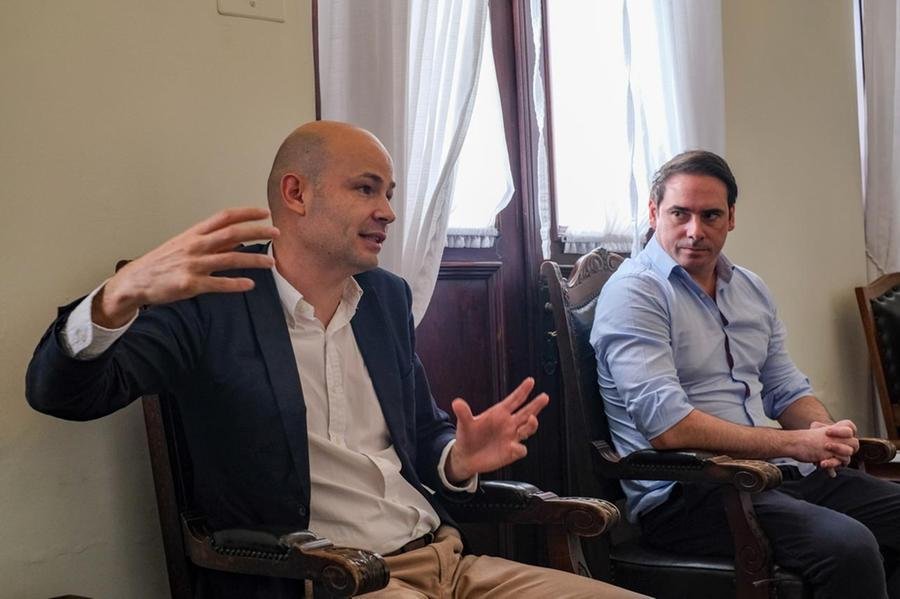 Vice-presidentes do Sinduscon-RS, Marcelo Guedes (esq.) e Rafael Garcia (dir.), em visita ao Correio do Povo