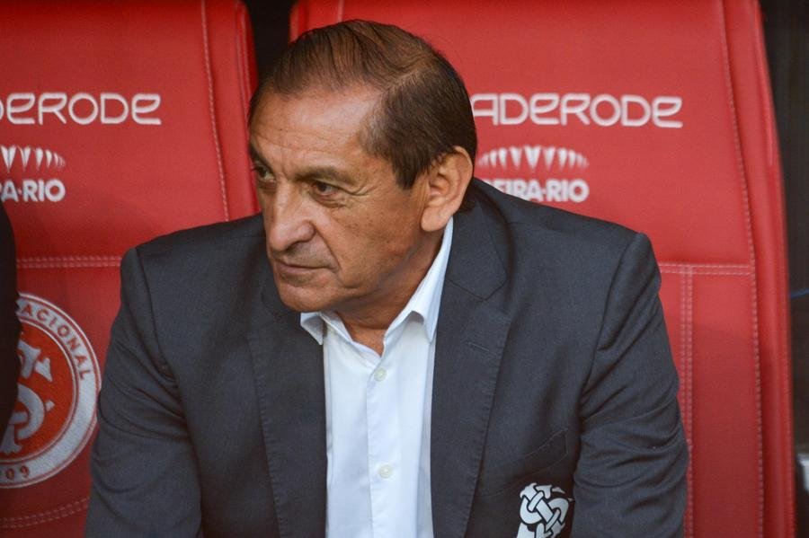 Ram&oacute;n D&iacute;az tem problemas para definir o time colorado para a partida contra o Bahia