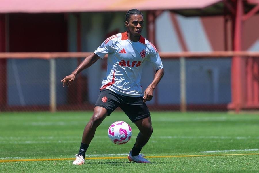 Benjamin Arhin tem 19 anos e est&aacute; no Inter desde o ano passado