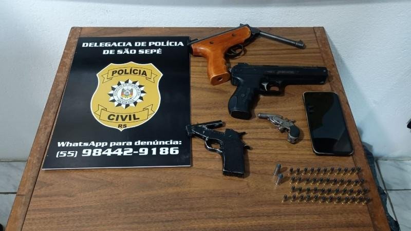 Al&eacute;m das quatro pris&otilde;es, foram apreendidas na Opera&ccedil;&atilde;o H&eacute;cate, em S&atilde;o Sep&eacute;, cinco armas de fogo, um simulacro e R$ 3.900,00 em esp&eacute;cie