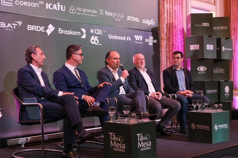 Os impactos do descaminho e da falsifica&ccedil;&atilde;o na economia e na sociedade foi tema da reuni&atilde;o-almo&ccedil;o T&aacute; na Mesa, da Federasul