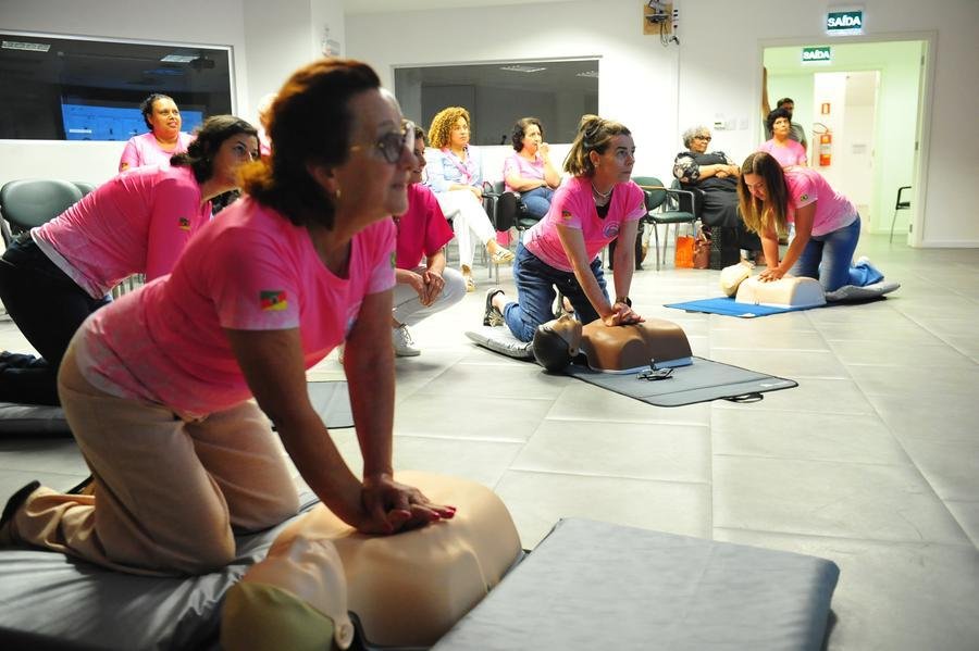 Hospital de Cl&iacute;nicas de Porto Alegre recebe campe&atilde;s da vida para curso de primeiros socorros