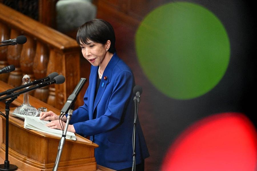 Nova primeira-ministra do Jap&atilde;o promete linha dura com estrangeiros