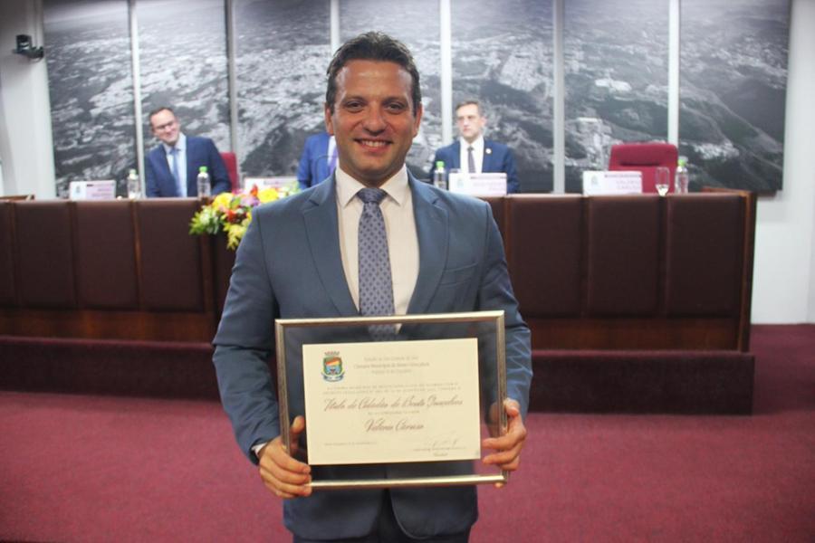 Diplomata Valerio Caruso recebeu o reconhecimento na C&acirc;mara de Bento Gon&ccedil;alves
