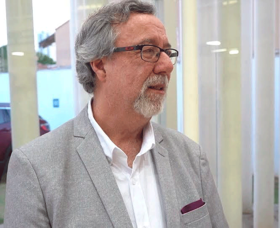 Escritor ga&uacute;cho Airton Ortiz