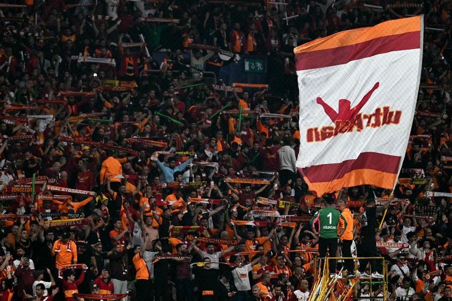 Ambiente hostil dos torcedores do Galatasaray &eacute; uma tradi&ccedil;&atilde;o