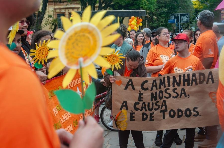 Participantes levaram faixas para chamar a aten&ccedil;&atilde;o sobre a import&acirc;ncia da inclus&atilde;o
