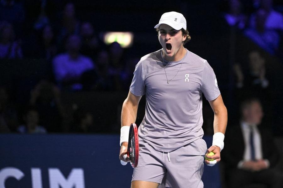 Aos 19 anos, o brasileiro se torna o segundo campe&atilde;o mais jovem de um torneio ATP 500