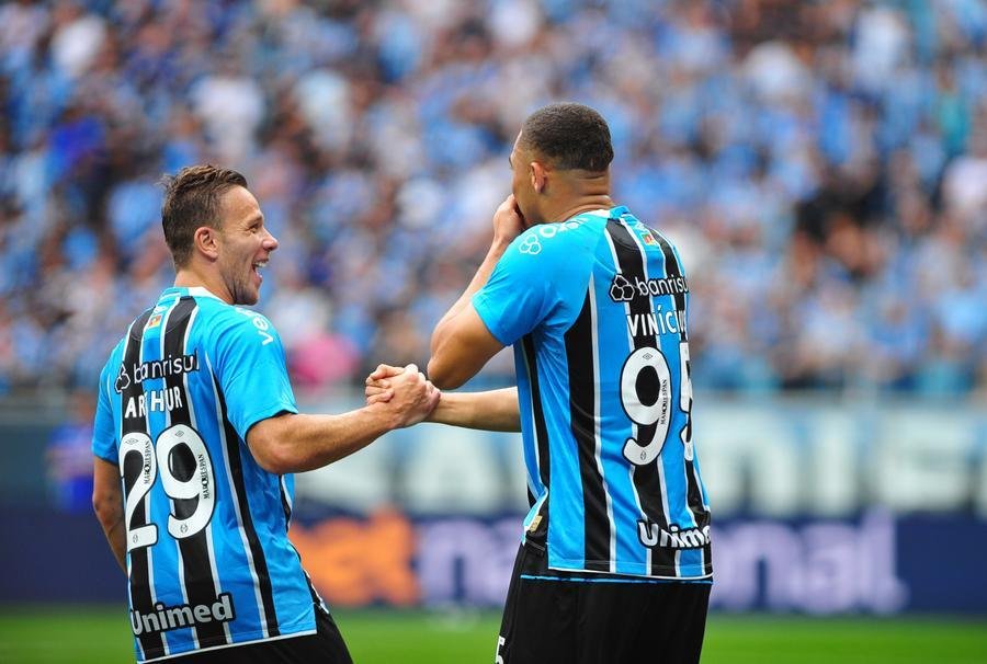 Arthur e Carlos Vin&iacute;cius foram destaques na vit&oacute;ria do Gr&ecirc;mio sobre o Juventude
