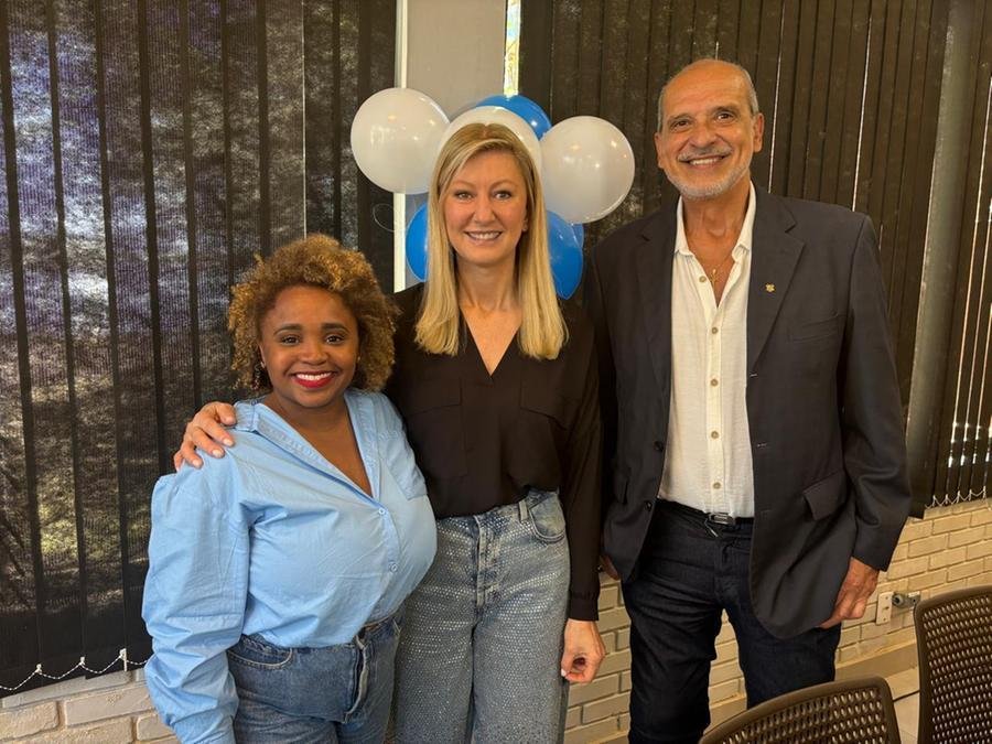 Daiane dos Santos, homenageada no Almo&ccedil;o dos Ilheiros, com Betina Worm e Ricardo Alves, na Ilha do Pav&atilde;o