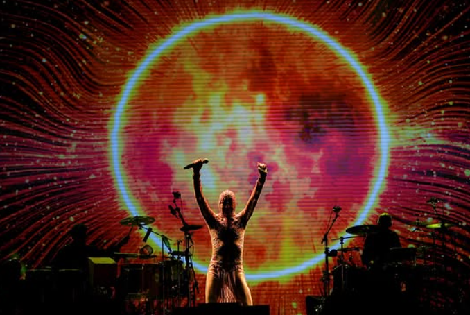 Show do cantor Ney Matogrosso encerrou o festival neste domingo