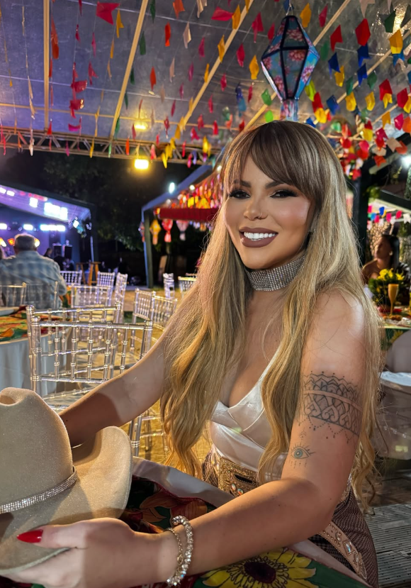 Vanessa Rios alcan&ccedil;ou proje&ccedil;&atilde;o nacional quando, em 2014, participou e ganhou um concurso para definir a nova vocalista da Banda Kitara