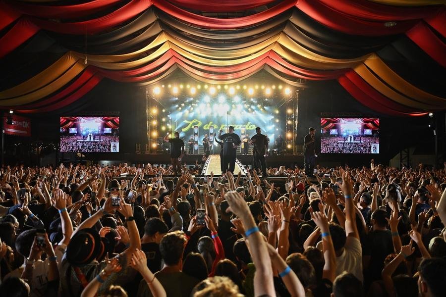 Show do Menos &eacute; Mais, na 36&ordf; Oktoberfest de Igrejinha, teve grande presen&ccedil;a de p&uacute;blico