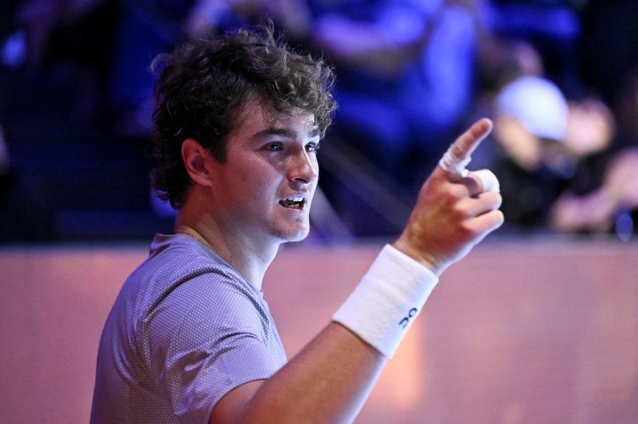No &uacute;ltimo domingo, Jo&atilde;o Fonseca se tornou campe&atilde;o do ATP 500 da Basileia sobre o espanhol Alejandro Davidovich Fokina