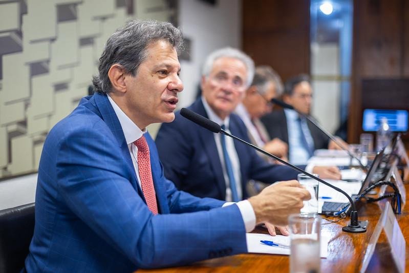 Haddad diz que revis&atilde;o de gastos deve sair do projeto do metanol para outro