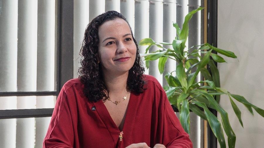 Para Nina Santos, educa&ccedil;&atilde;o midi&aacute;tica e checagem de informa&ccedil;&otilde;es s&atilde;o fundamentais para combater desinforma&ccedil;&atilde;o clim&aacute;tica