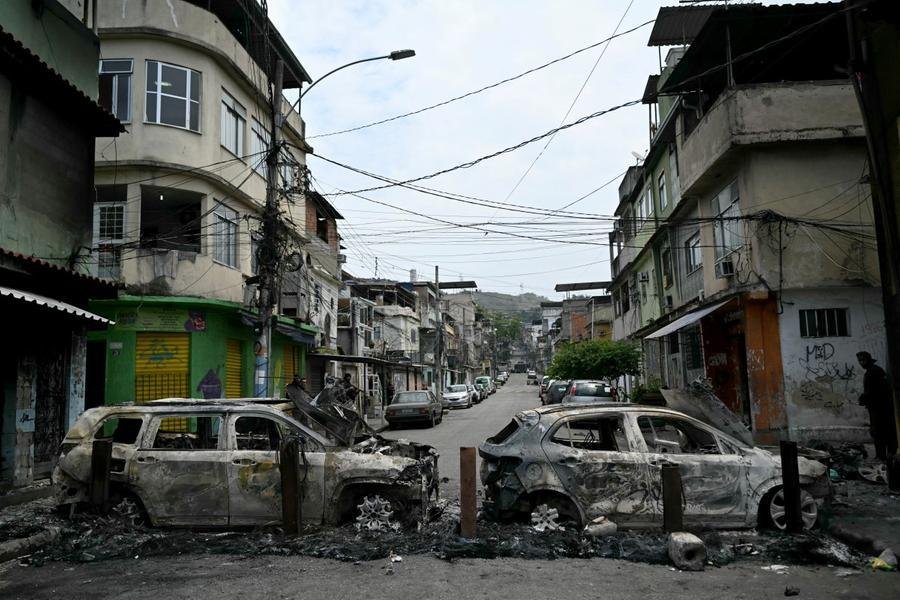 Megaopera&ccedil;&atilde;o policial contra o Comando Vermelho (CV) que deixou ao menos 64 mortos, sendo quatro policiais
