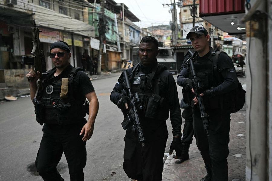 Megaopera&ccedil;&atilde;o contra o narcotr&aacute;fico deixou mais de 60 mortos no Rio nesta ter&ccedil;a-feira