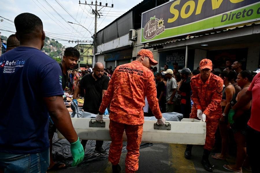 Defensoria do Rio diz que h&aacute; 132 mortos ap&oacute;s opera&ccedil;&atilde;o policial