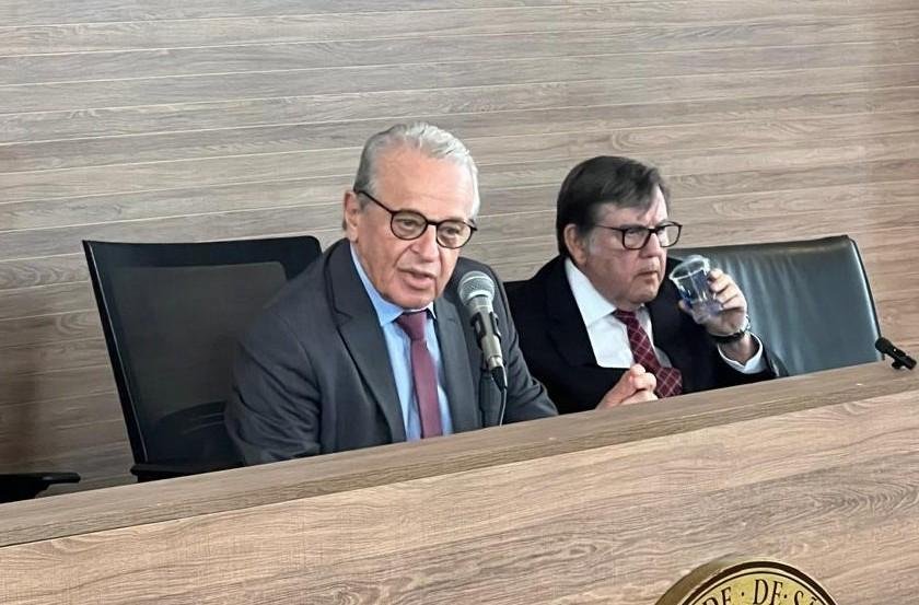 Ex-governador recebeu t&iacute;tulo de Acad&ecirc;mico Em&eacute;rito da Academia Paulista de Direito
