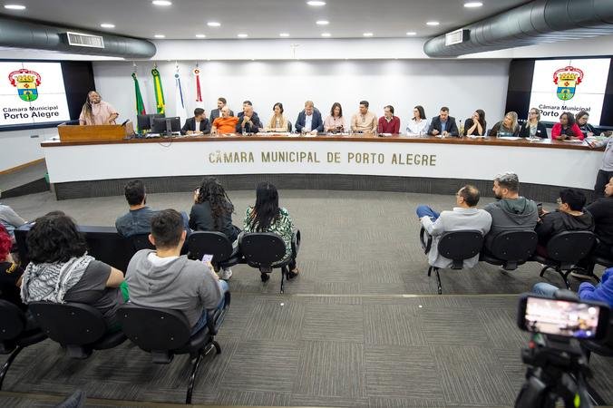Cece se reuniu no Plen&aacute;rio Ana Terra para tratar sobre a migra&ccedil;&atilde;o entre turmas de 1&ordm; e 6&ordm; anos do Ensino Fundamental entre Estado e munic&iacute;pio