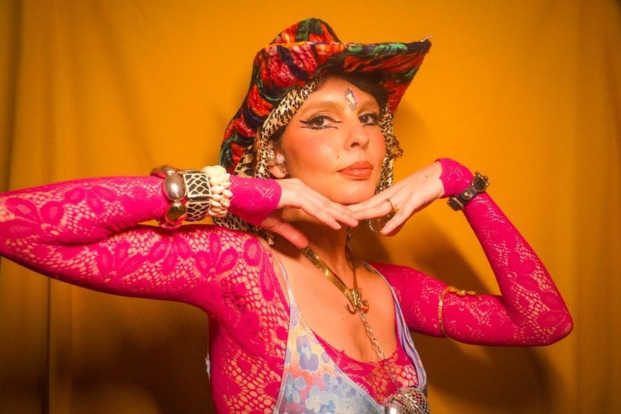 No dia 30 de outubro, &agrave;s 21h, M&atilde;eana vai se apresentar pela primeira vez no Opini&atilde;o com o show &ldquo;M&atilde;eana canta JG&rdquo;, que mistura can&ccedil;&otilde;es de Jo&atilde;o Gilberto e Jo&atilde;o Gomes