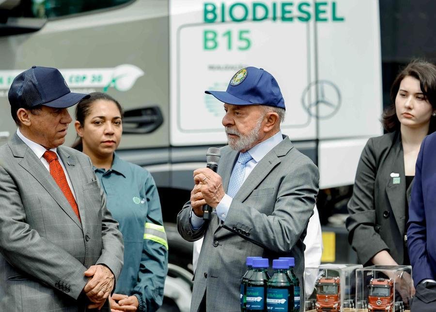 Lula afirmou que &eacute; preciso "construir o fim da utiliza&ccedil;&atilde;o do combust&iacute;vel f&oacute;ssil"