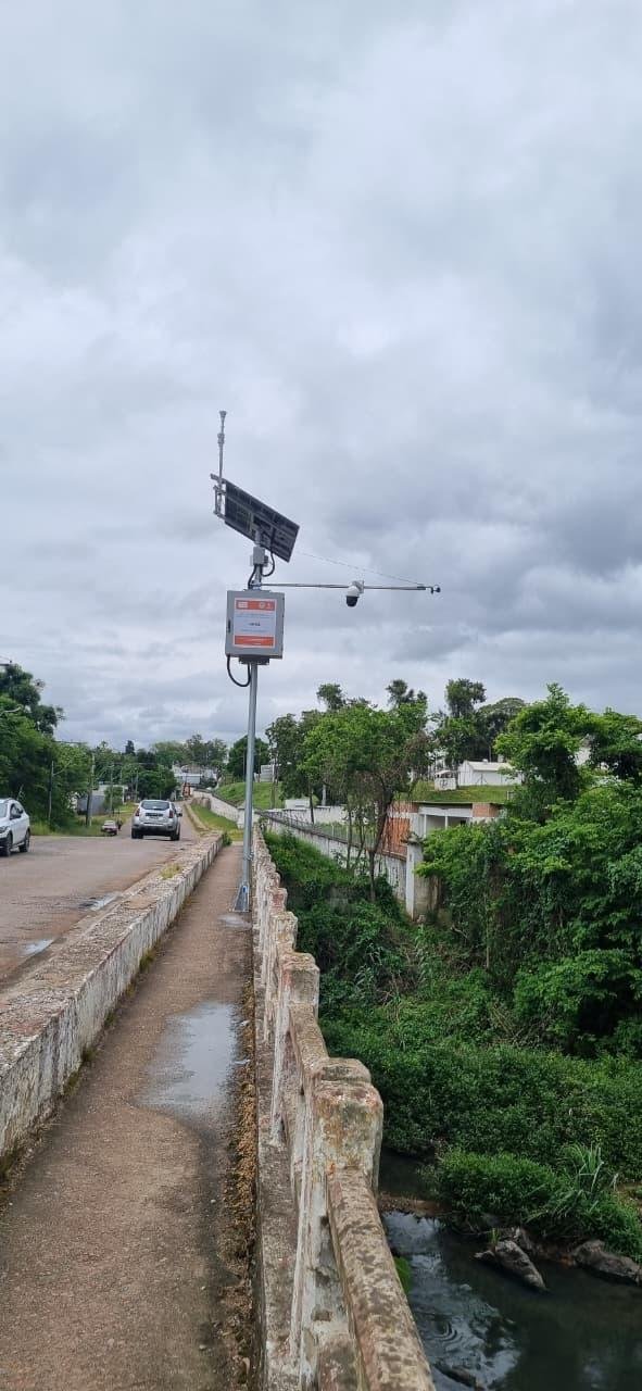 A esta&ccedil;&atilde;o est&aacute;  instalada na ponte sobre o Arroio Bag&eacute;,  na Rua S&iacute;lvio da Silva Tavares