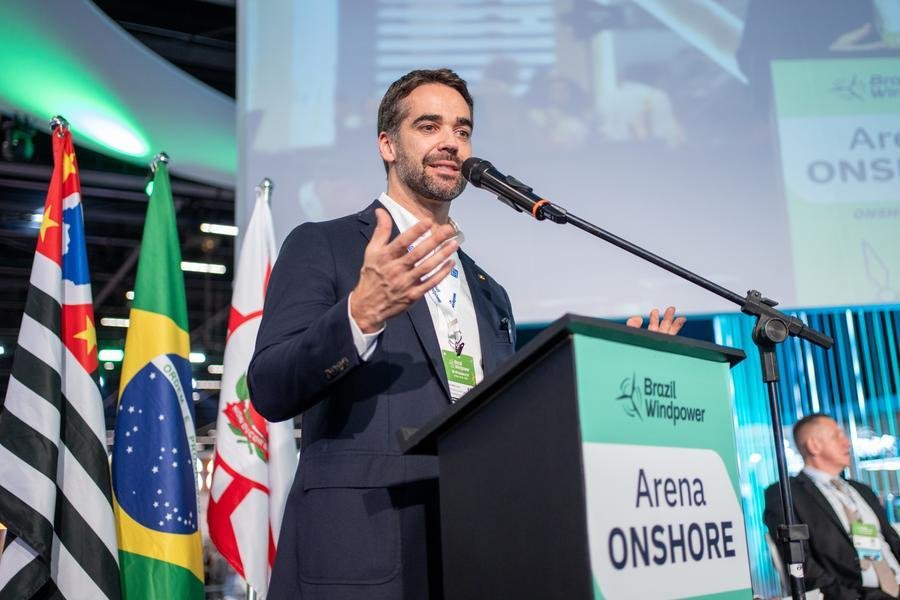 De olho nas elei&ccedil;&otilde;es de 2026, Leite usa seguran&ccedil;a como vitrine