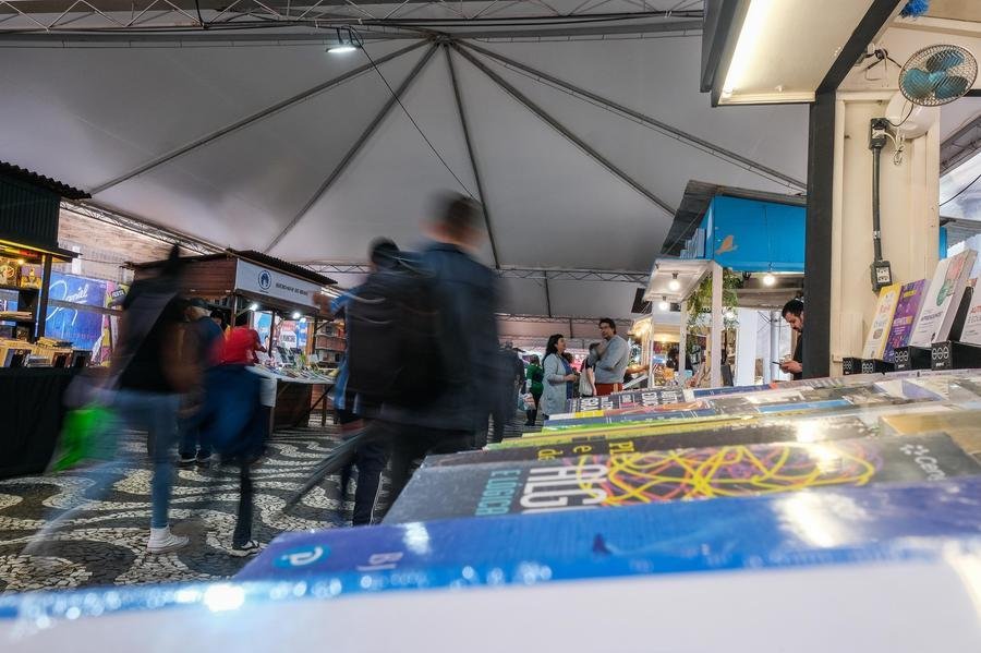 Primeiro dia de Feira do Livro em 2025