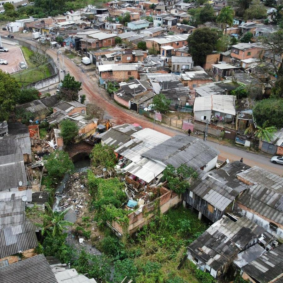 Moradores da Vila Pinto, no bairro Bom Jesus, convivem com a falta de estrutura b&aacute;sica de saneamento