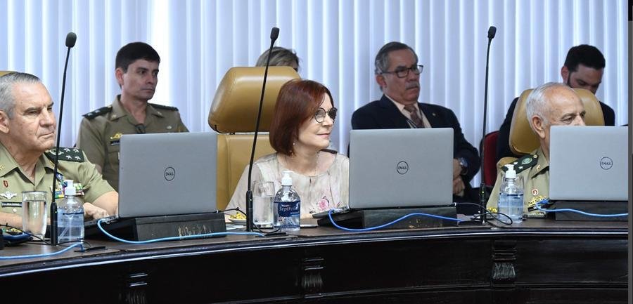 Maria Elizabeth Rocha fez carreira civil at&eacute; chegar ao comando da Corte