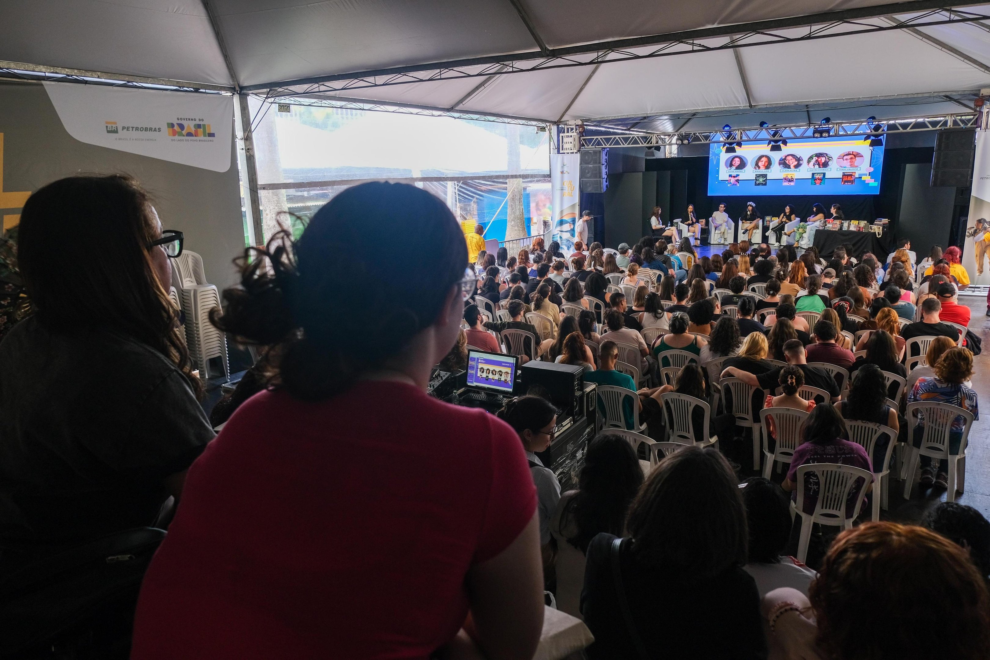 No ano passado, o Encontro de Influenciadores Liter&aacute;rios e Leitores lotou o Teatro Carlos Urbim
