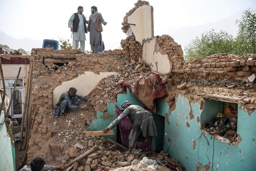 Pelo menos 20 pessoas morreram e mais de 530 ficaram feridas em um terremoto de 6,3 graus de magnitude que atingiu o norte do Afeganist&atilde;o