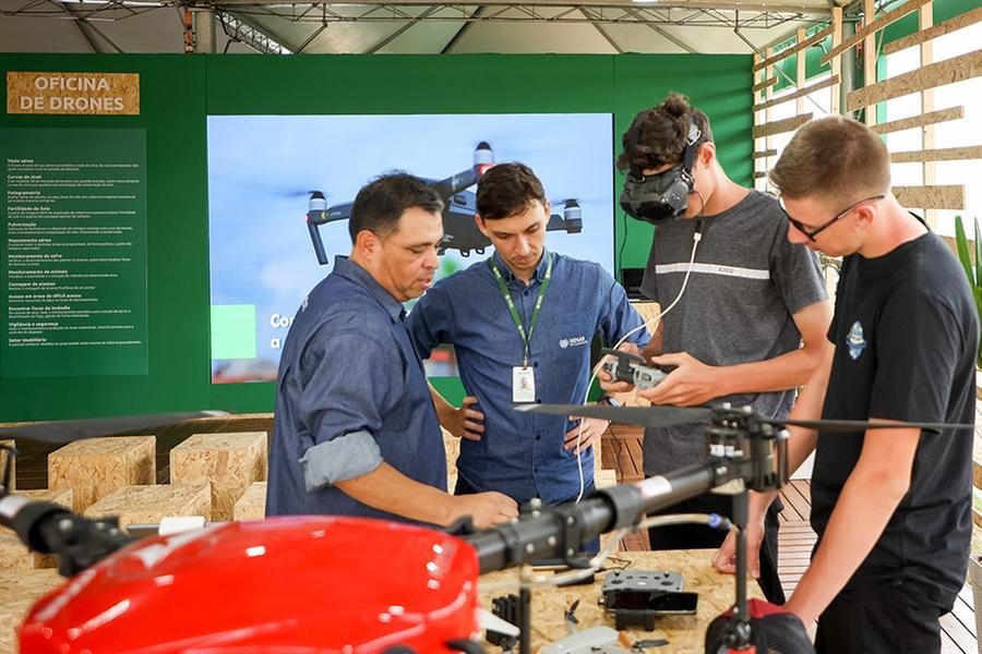 O p&uacute;blico que visitar o estande do Senar-RS poder&aacute; participar da Oficina de Mecaniza&ccedil;&atilde;o Agr&iacute;cola &ndash; Drone na Agricultura