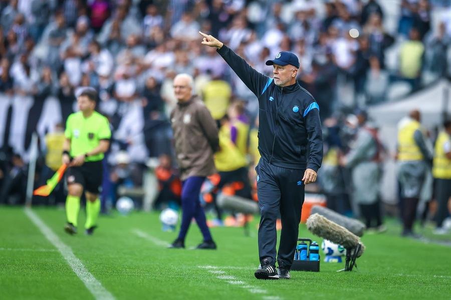 Mano Menezes