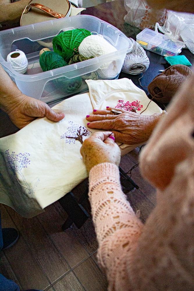 Bordadeiras da Justa Trama apresentar&atilde;o pe&ccedil;as exclusivas em um desfile que valoriza a moda consciente