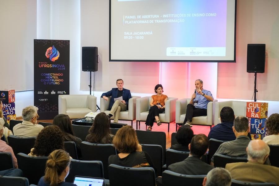 O evento teve como painel de abertura o tema "Institui&ccedil;&otilde;es de Ensino como Plataformas de Transforma&ccedil;&atilde;o"