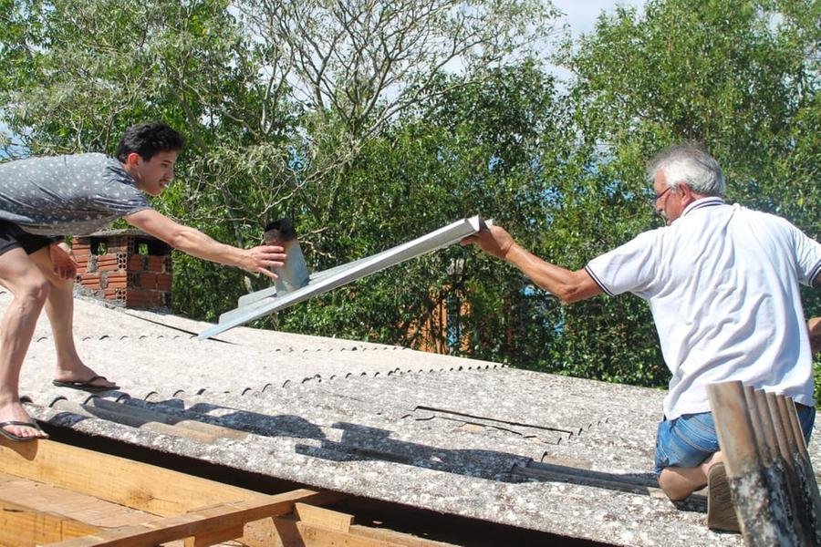 A ter&ccedil;a-feira foi dia de levantar os preju&iacute;zos causados pelo granizo e arrumar teclados em Sarandi