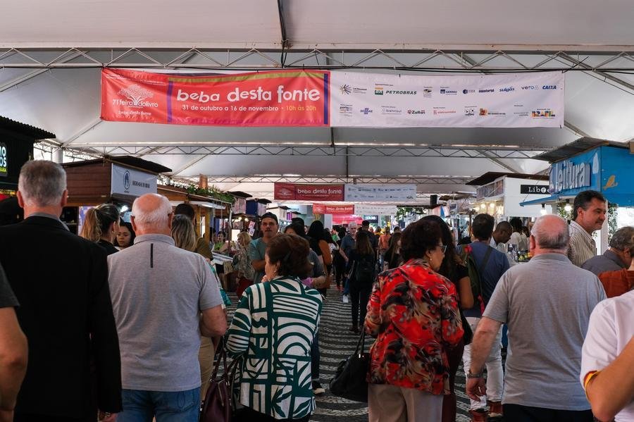 71&ordf; Feira do Livro de Porto Alegre na Pra&ccedil;a da Alf&acirc;ndega