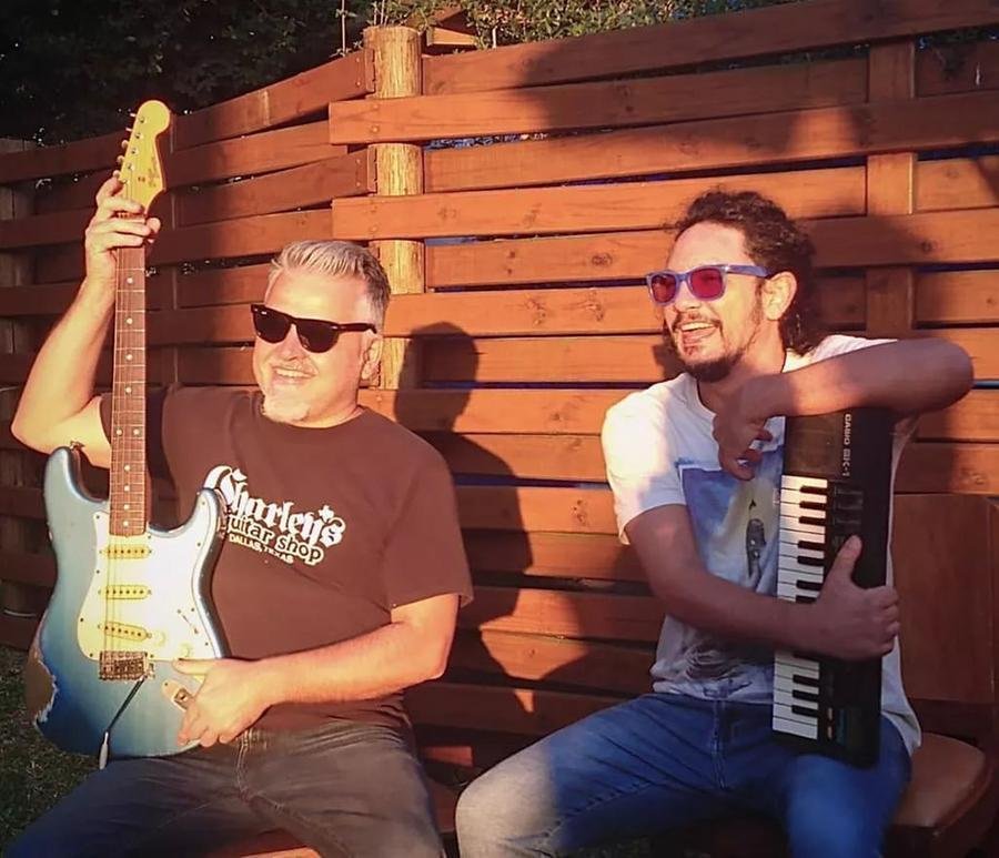 A Solon e Yanto, consagrados na guitarra e no piano , se juntam Vinicius Selbach e&nbsp;Daniel Fontoura