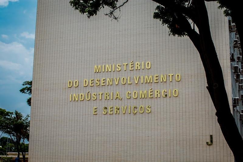 Minist&eacute;rio brasileiro defende-se de tarifas americanas e aponta falta de di&aacute;logo sobre os mercados