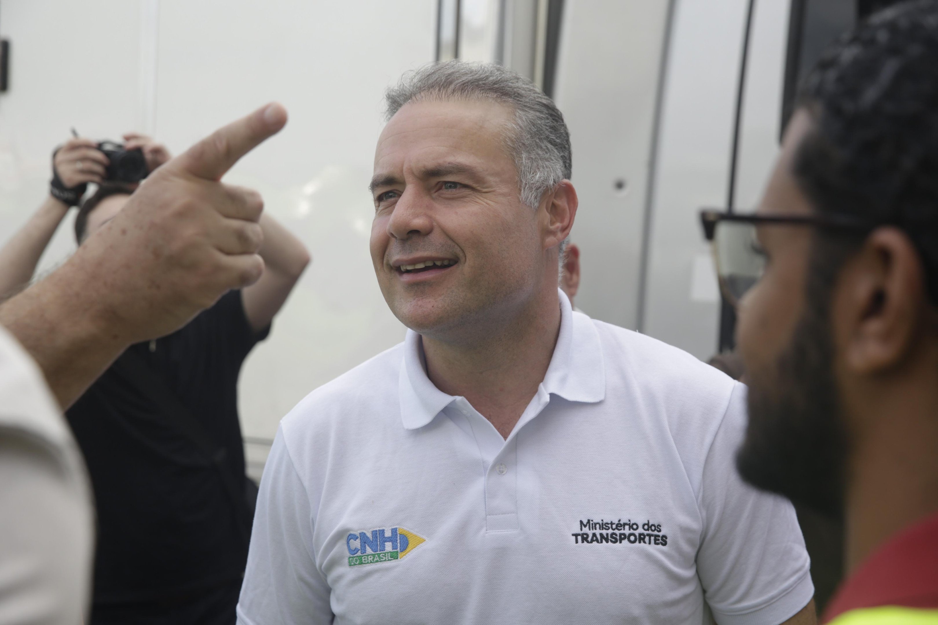 Renan Filho declarou tamb&eacute;m ser necess&aacute;rio "avan&ccedil;ar na prote&ccedil;&atilde;o dos caminhoneiros"