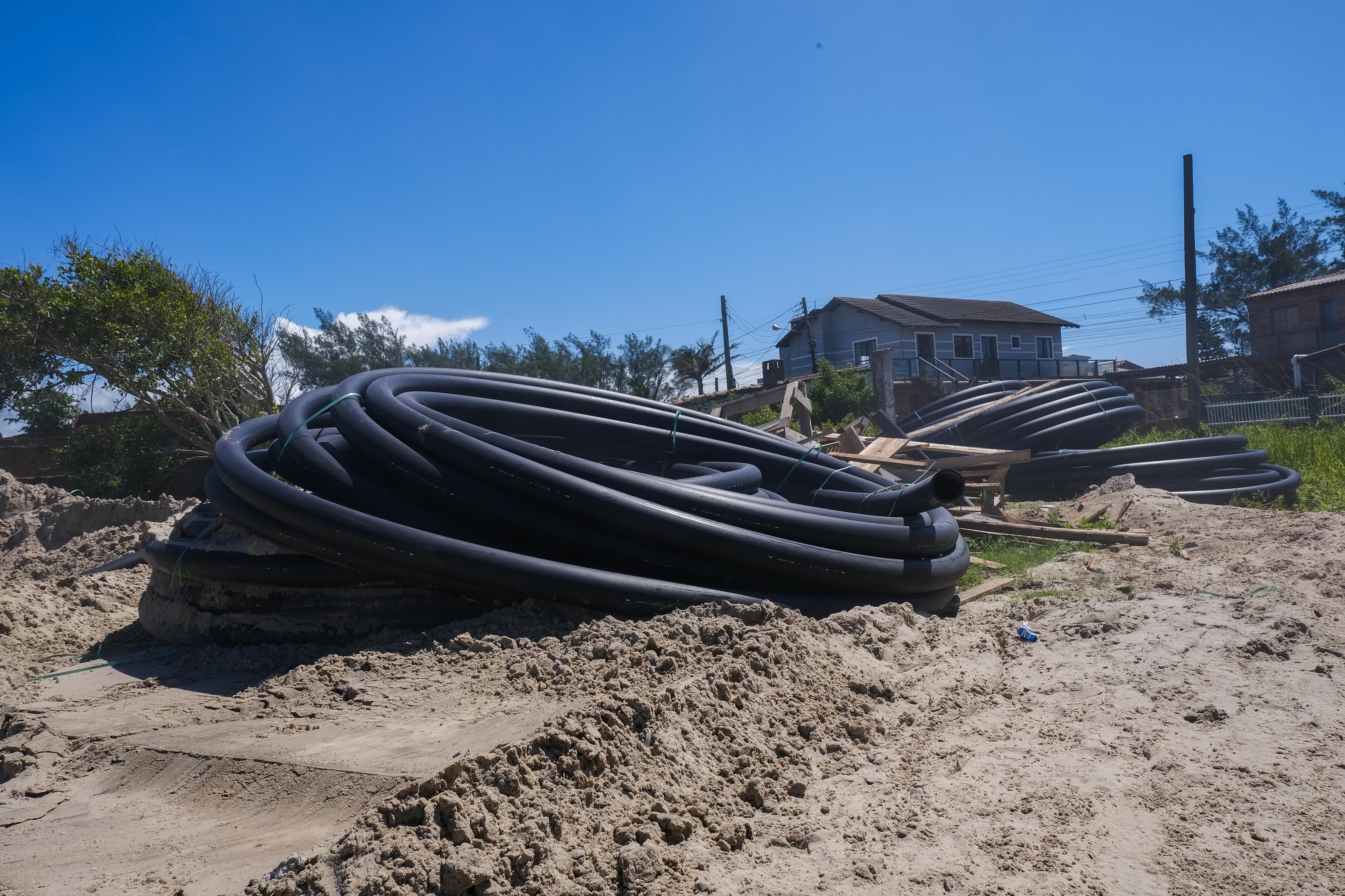 In&iacute;cio das escava&ccedil;&otilde;es para a instala&ccedil;&atilde;o do Cabo Submarino Malbec em Balne&aacute;rio Pinhal