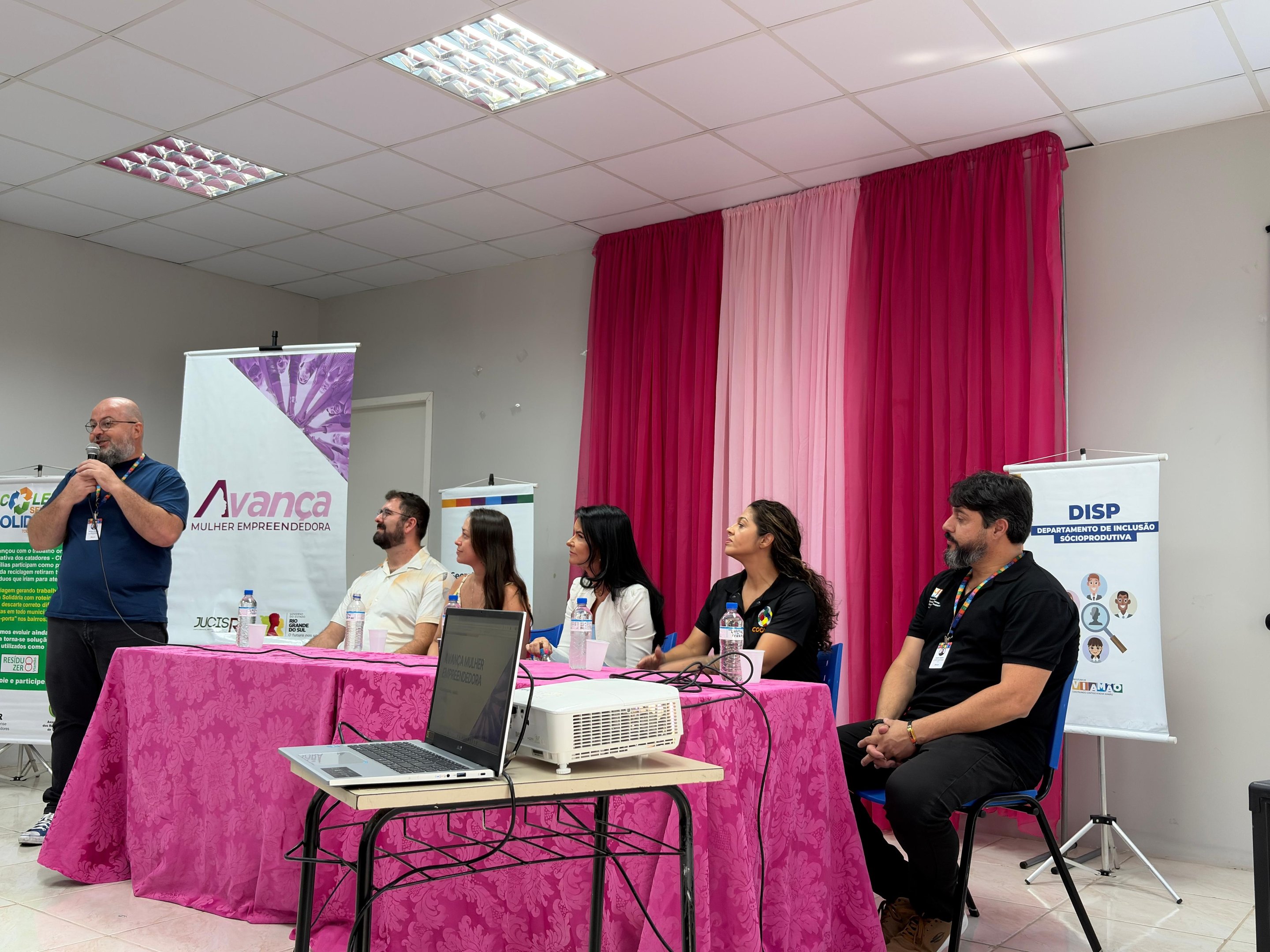 O programa fortalece pol&iacute;ticas p&uacute;blicas de inclus&atilde;o social e produtiva