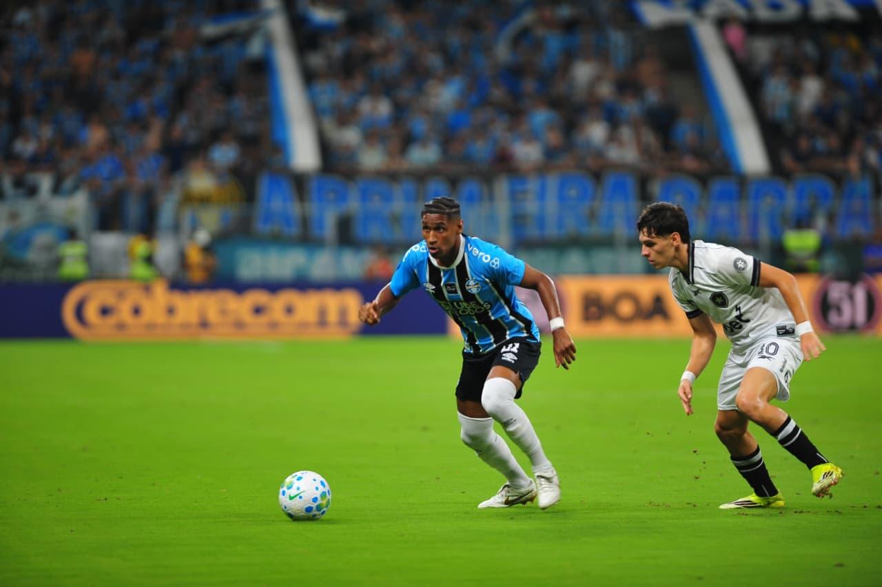 Tet&ecirc; pode seguir como titular contra o Novo Hamburgo