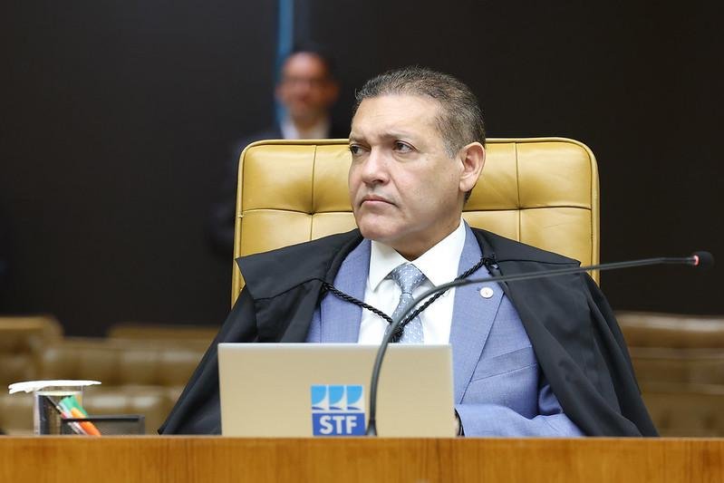 O ministro Nunes Marques destacou que o sistema penal j&aacute; imp&otilde;e salvaguardas que afastam a criminaliza&ccedil;&atilde;o de cr&iacute;ticas a autoridades p&uacute;blicas