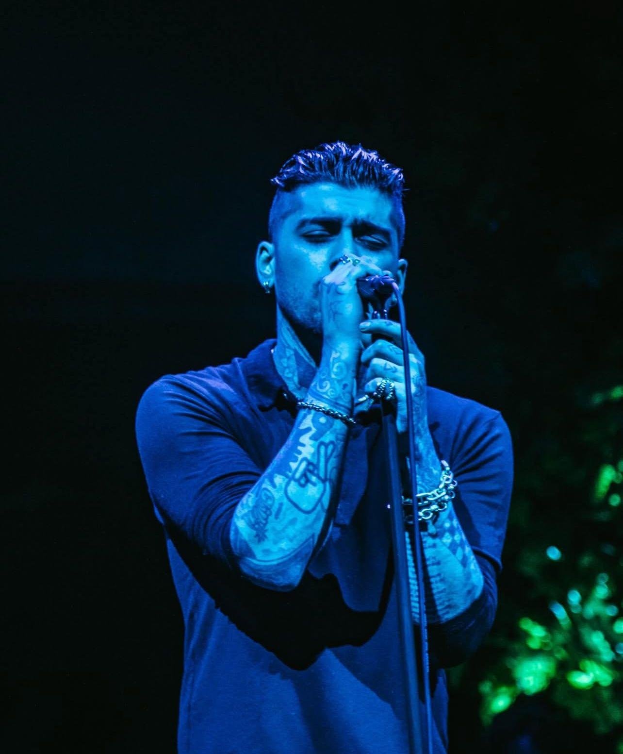 Cantor lan&ccedil;ou recentemente o single "Die For Me"