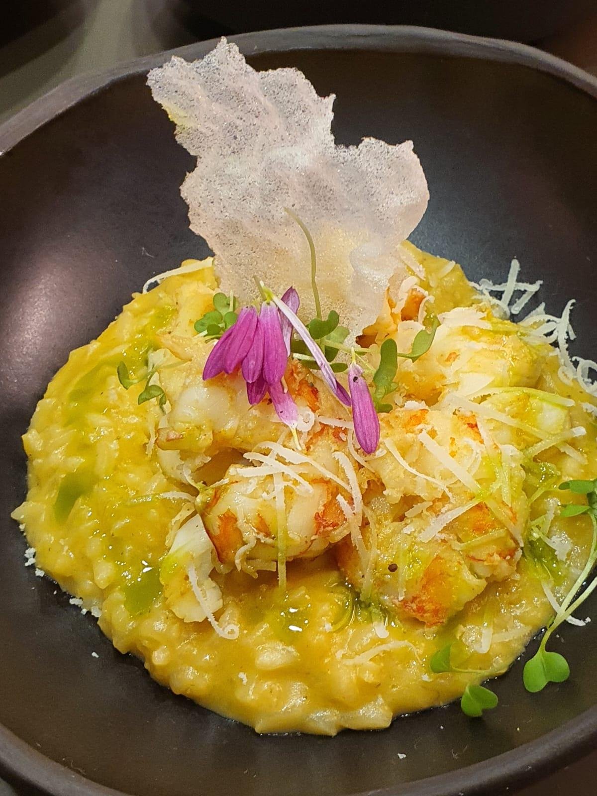 Risoto combina a delicadeza da carne suculenta do crust&aacute;ceo com a intensidade do queijo Grana Padano
