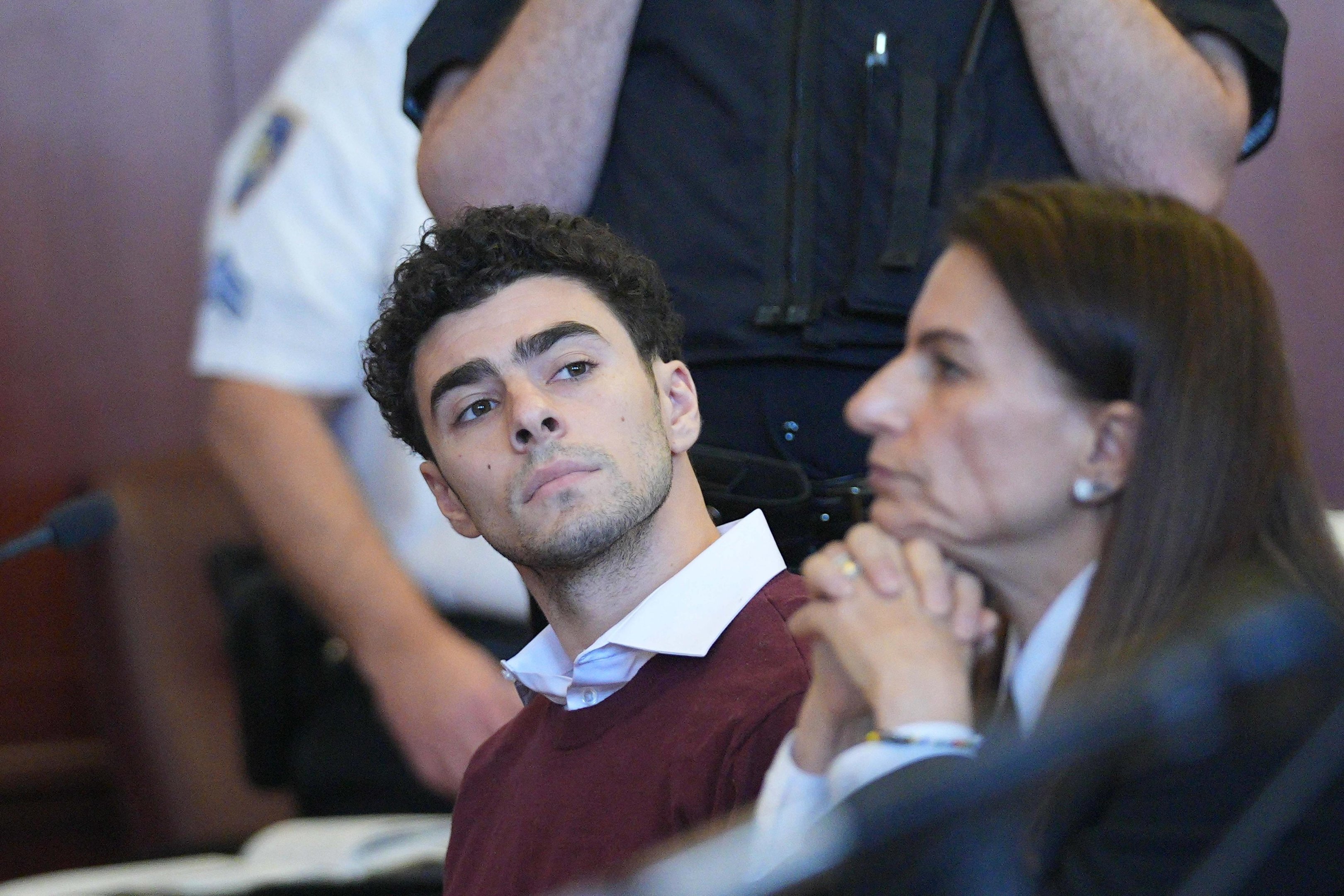 Mangione &eacute; acusado de matar a tiros o CEO de uma empresa de seguros de sa&uacute;de em Nova York em 2024